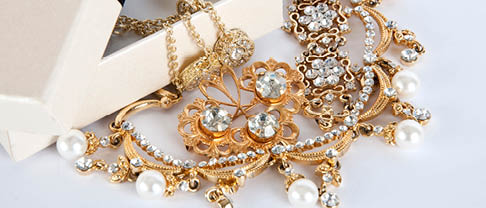 Randa Havel Legal Advises Sellers on Sale of Jewelry Chain in Czech Republic